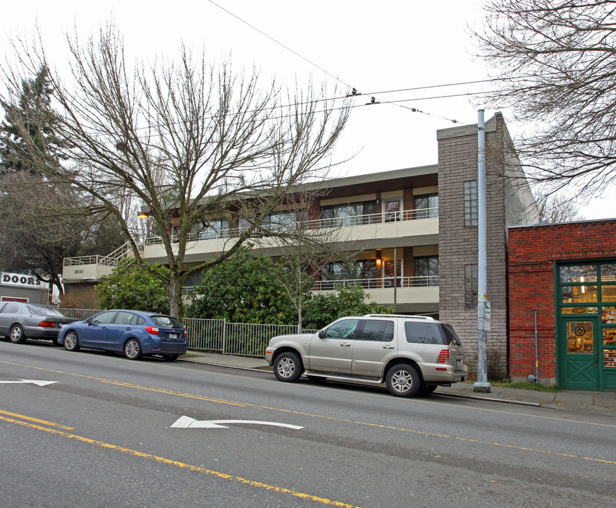 2500 N 45th St in Seattle, WA - Foto de edificio