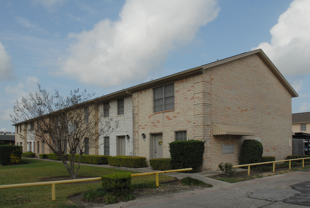 Laurel Square Townhomes in Beaumont, TX - Building Photo