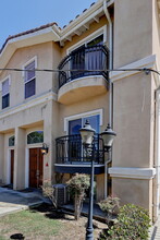 1625 W 207th St, Unit #C in Torrance, CA - Building Photo - Building Photo