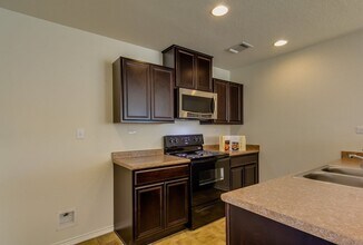 7710 Stable View in San Antonio, TX - Building Photo - Building Photo