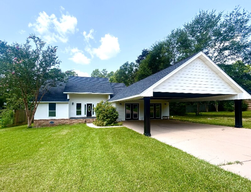 13043 Sullivan Ln in Gulfport, MS - Building Photo