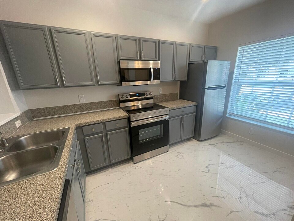 5129 Palmbrooke Cir in West Palm Beach, FL - Building Photo