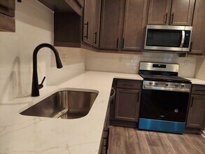 2879 Regal Park Dr NW in Atlanta, GA - Building Photo - Building Photo