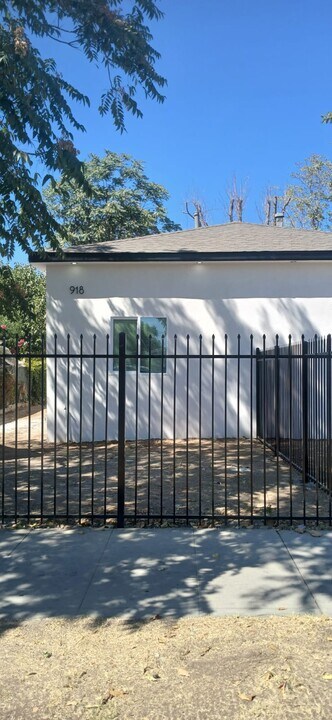 918 Monterey St in Bakersfield, CA - Building Photo