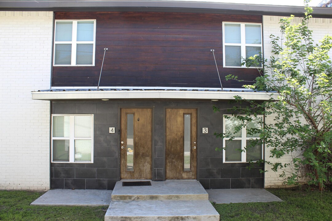 500 First St in College Station, TX - Foto de edificio