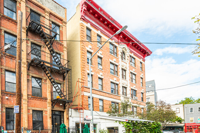 356 Metropolitan Ave in Brooklyn, NY - Foto de edificio - Building Photo