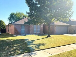 708 Ridgehill Dr in Burleson, TX - Building Photo - Building Photo