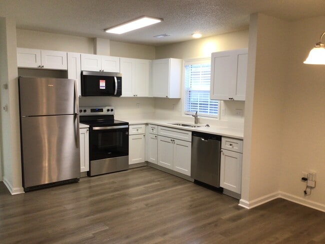 141 Cameron Way Cir in Winston-Salem, NC - Foto de edificio - Building Photo