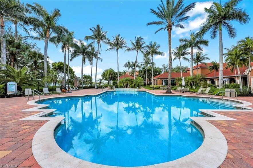 1220 Reserve Way, Unit 107 in Naples, FL - Building Photo