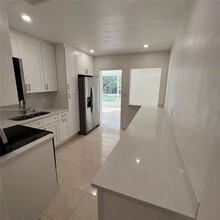 822 Avenida Hermosa in West Palm Beach, FL - Building Photo - Building Photo