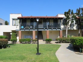 Tustin Villas Apartments in Tustin, CA - Building Photo