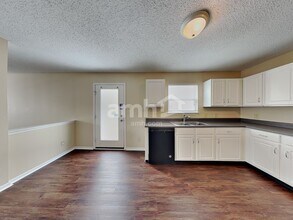 12868 Courage Xing in Fishers, IN - Foto de edificio - Building Photo