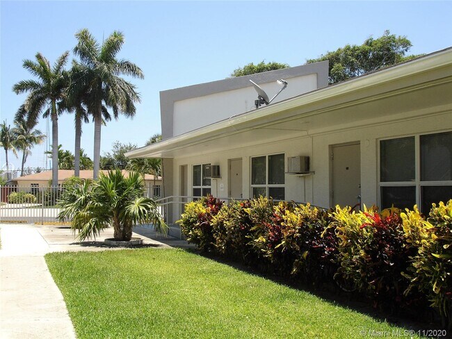 1077 SE 22nd Ave-Unit -N1 in Pompano Beach, FL - Building Photo - Building Photo