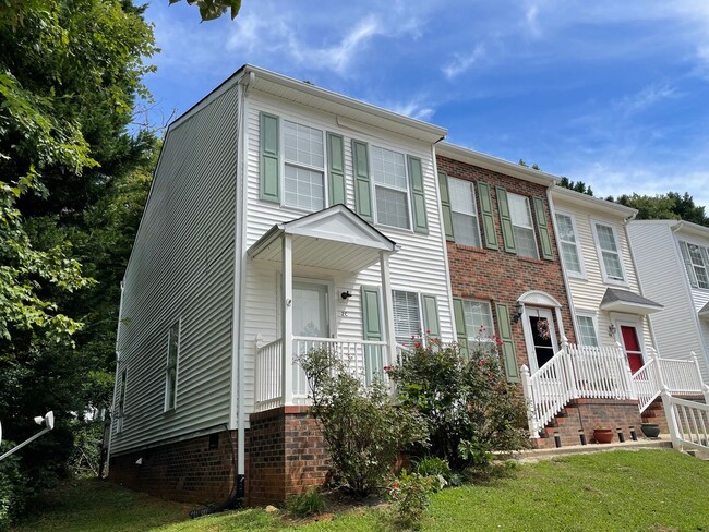 246 2C Hampton Rd