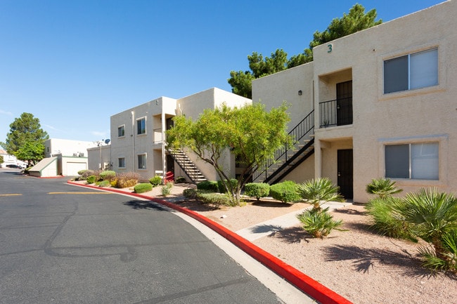 Heritage Pointe Apartments in Henderson, NV - Foto de edificio - Building Photo