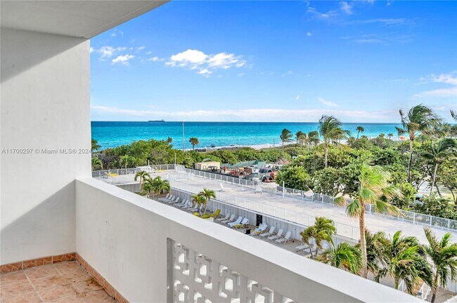 4747 Collins Ave in Miami Beach, FL - Foto de edificio - Building Photo