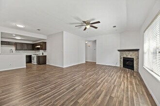 18210 Beaverdell Dr in Tomball, TX - Building Photo - Building Photo