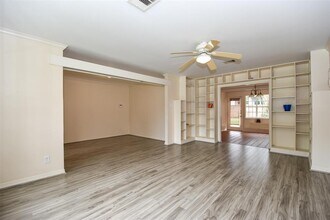 4605 Pine St in Bellaire, TX - Building Photo - Building Photo