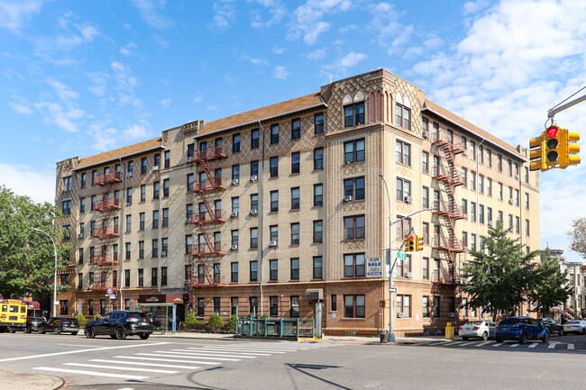 Castle Court in Brooklyn, NY - Building Photo - Building Photo