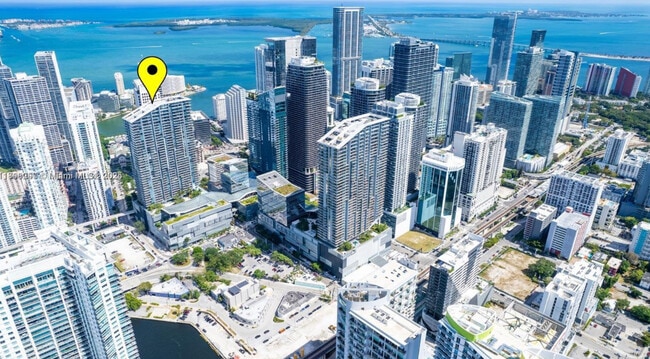 68 SW 6th St in Miami, FL - Building Photo - Building Photo