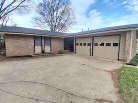 3717 Cranston Ct E in Irving, TX - Building Photo