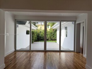 547 Giralda Ave in Coral Gables, FL - Building Photo - Building Photo