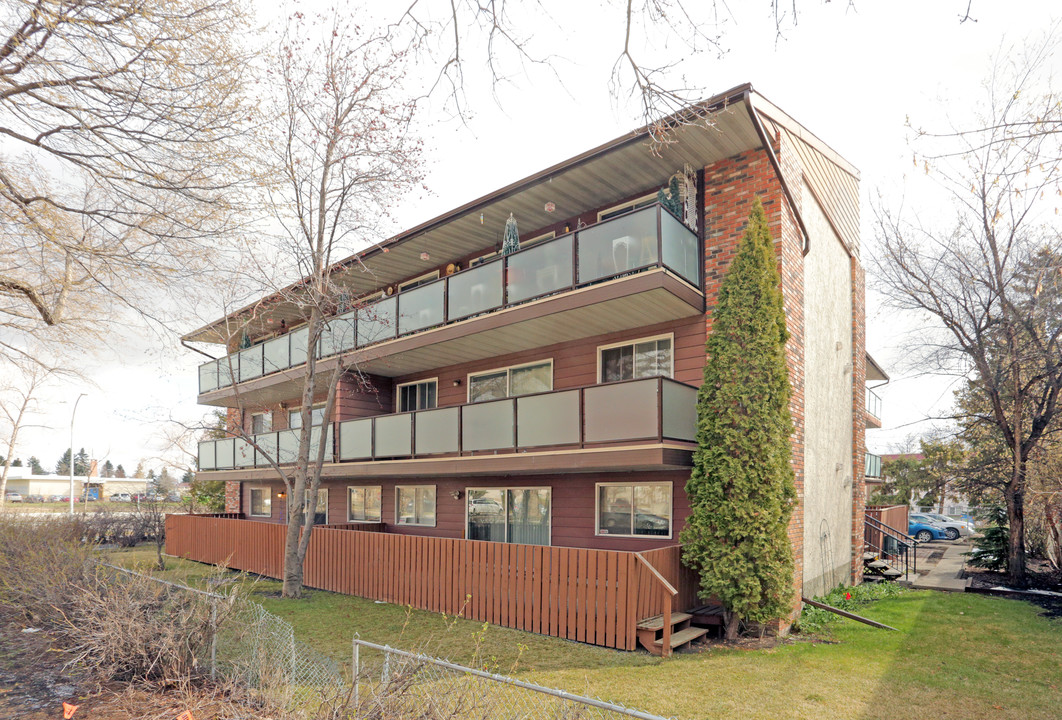 11245 109th Ave NW in Edmonton, AB - Building Photo