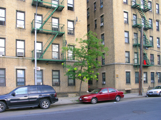 1072 Woodycrest Ave in Bronx, NY - Foto de edificio - Building Photo