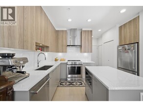 7588 16th St in Burnaby, BC - Building Photo - Building Photo