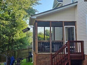 403 Henslowe Ln in West Columbia, SC - Foto de edificio - Building Photo