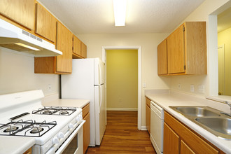 Forest Glen Apartments in Durham, NC - Building Photo - Interior Photo