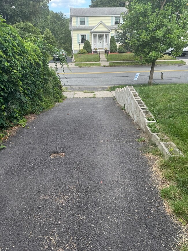 103 Forest St in Worcester, MA - Foto de edificio - Building Photo