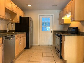 2415 S Ramona Cir in Tampa, FL - Building Photo - Building Photo