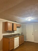 130 W Carver Dr in Athens, GA - Building Photo