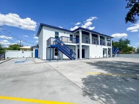 615 E Lane St in Laredo, TX - Building Photo