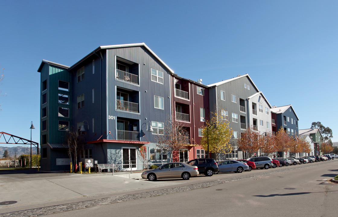 Waterfront Apartments in Petaluma, CA - Building Photo