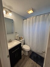 5 Meadow Ln in Salem, NH - Foto de edificio - Building Photo