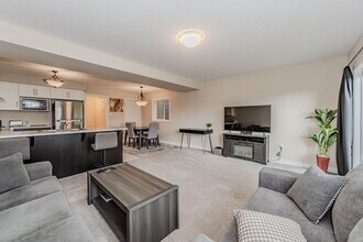 32 Mccann St in Guelph, ON - Building Photo - Building Photo