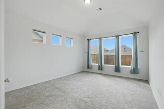 1216 Rosebay Dr in Justin, TX - Building Photo - Building Photo