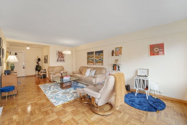 420 E 64th St in New York, NY - Building Photo - Building Photo