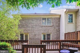 10940 Brewer House Rd in Rockville, MD - Building Photo