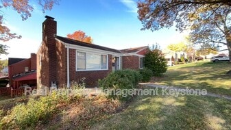 5114 Caste Dr in Pittsburgh, PA - Building Photo