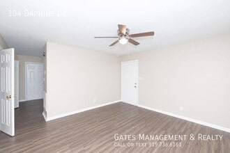 104 Daphine Dr in Hillsborough, NC - Building Photo - Building Photo