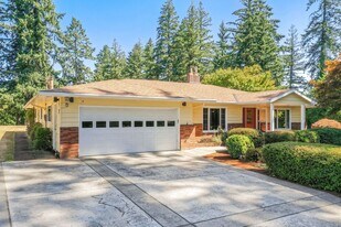 15035 SE Monner Rd in Happy Valley, OR - Building Photo