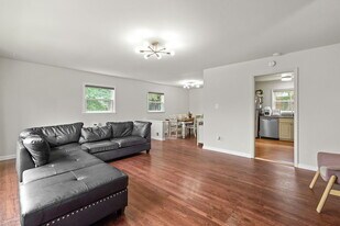 1213 Gladstone Dr in Rockville, MD - Building Photo