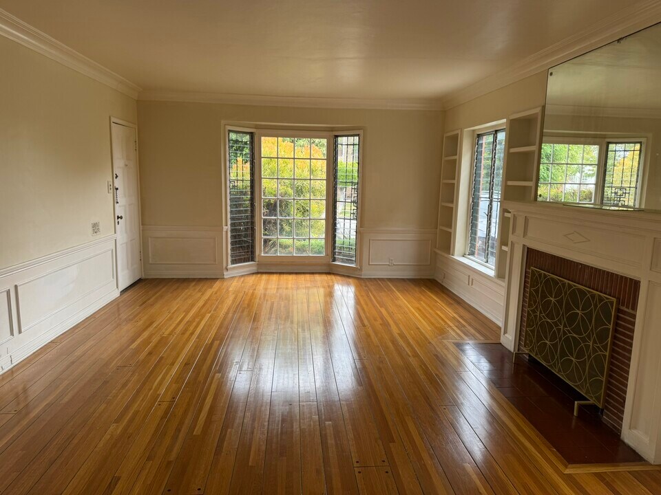 1137 Meadowbrook Ave, Unit 1371 in Los Angeles, CA - Building Photo