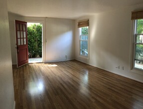560 Reed St, Unit Isabel Ingham in Laguna Beach, CA - Foto de edificio - Building Photo