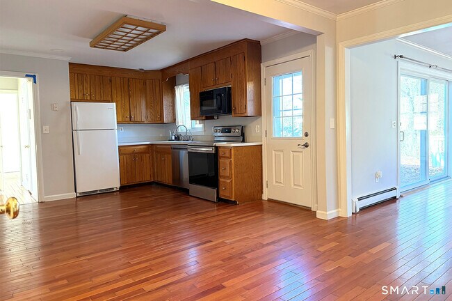 658 Winnepoge Dr in Fairfield, CT - Building Photo - Building Photo