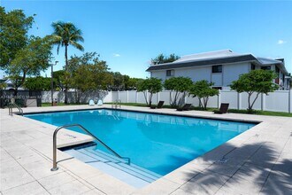 6135 NW 186th St in Hialeah, FL - Building Photo - Building Photo
