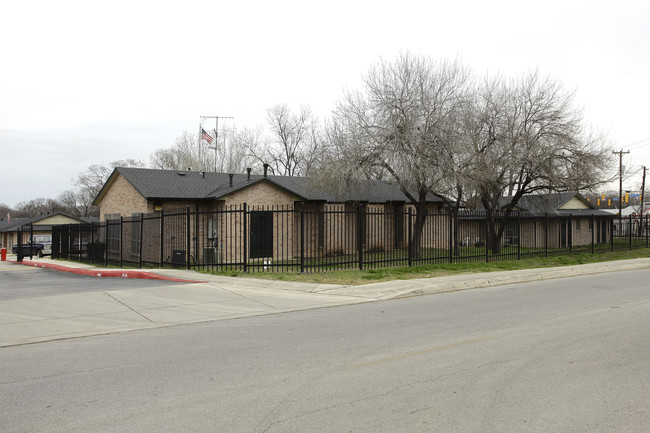 William Sinkin Apartments in San Antonio, TX - Foto de edificio - Building Photo